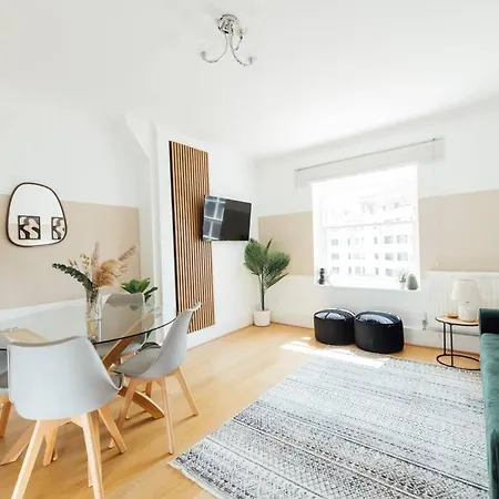 Charming 2 Bedroom Flat In The Heart Of Kings Cross, London